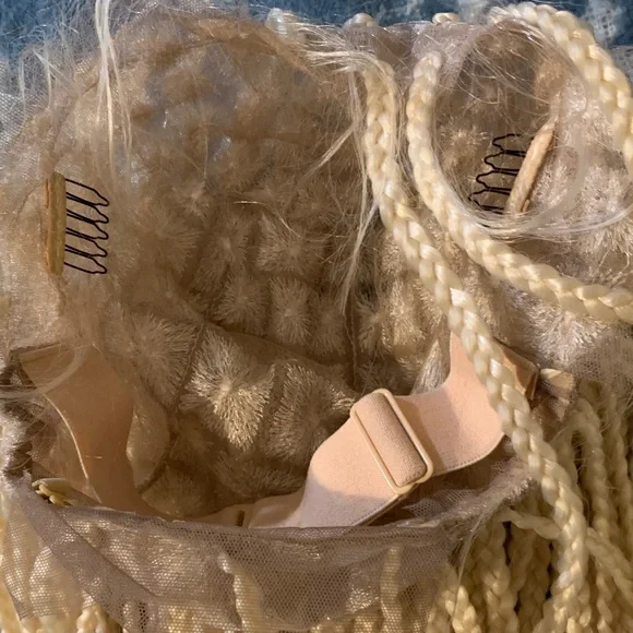 #101 Wig braids - Picture 7 of 8